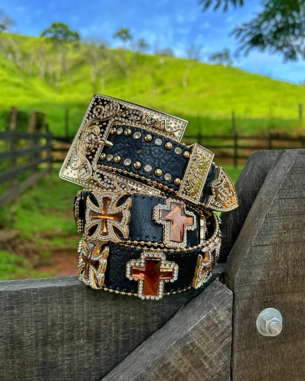 Cinto Country de cruz preto e dourado Faith